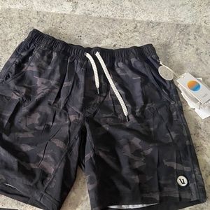 Vuori Men’s Kore Short Black watercolor Camo